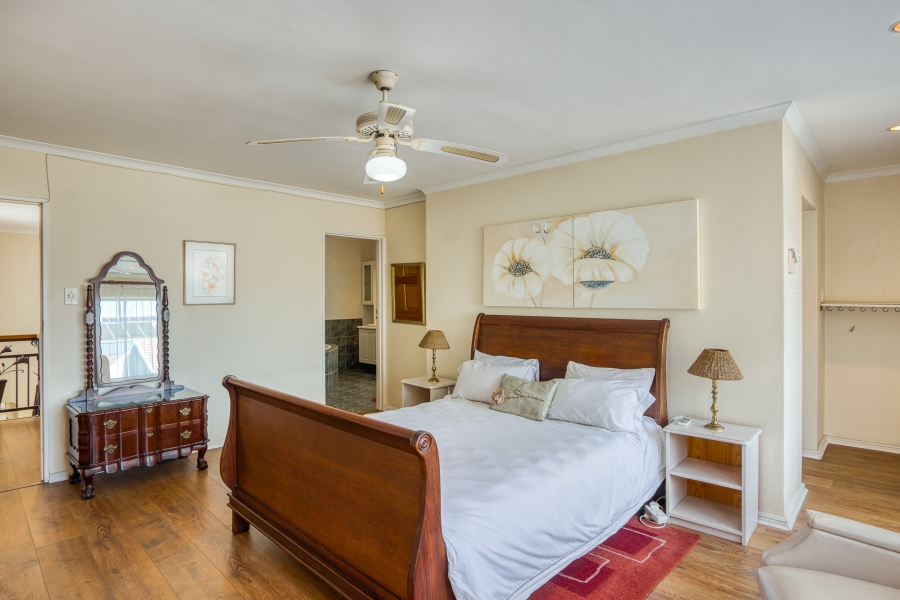 To Let 6 Bedroom Property for Rent in Greenways Golf Estate Western Cape